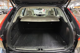 Musta Volvo XC60 2020 kuva 29.