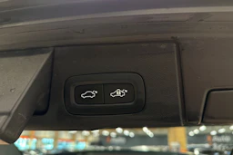 Musta Volvo XC60 2020 kuva 30.