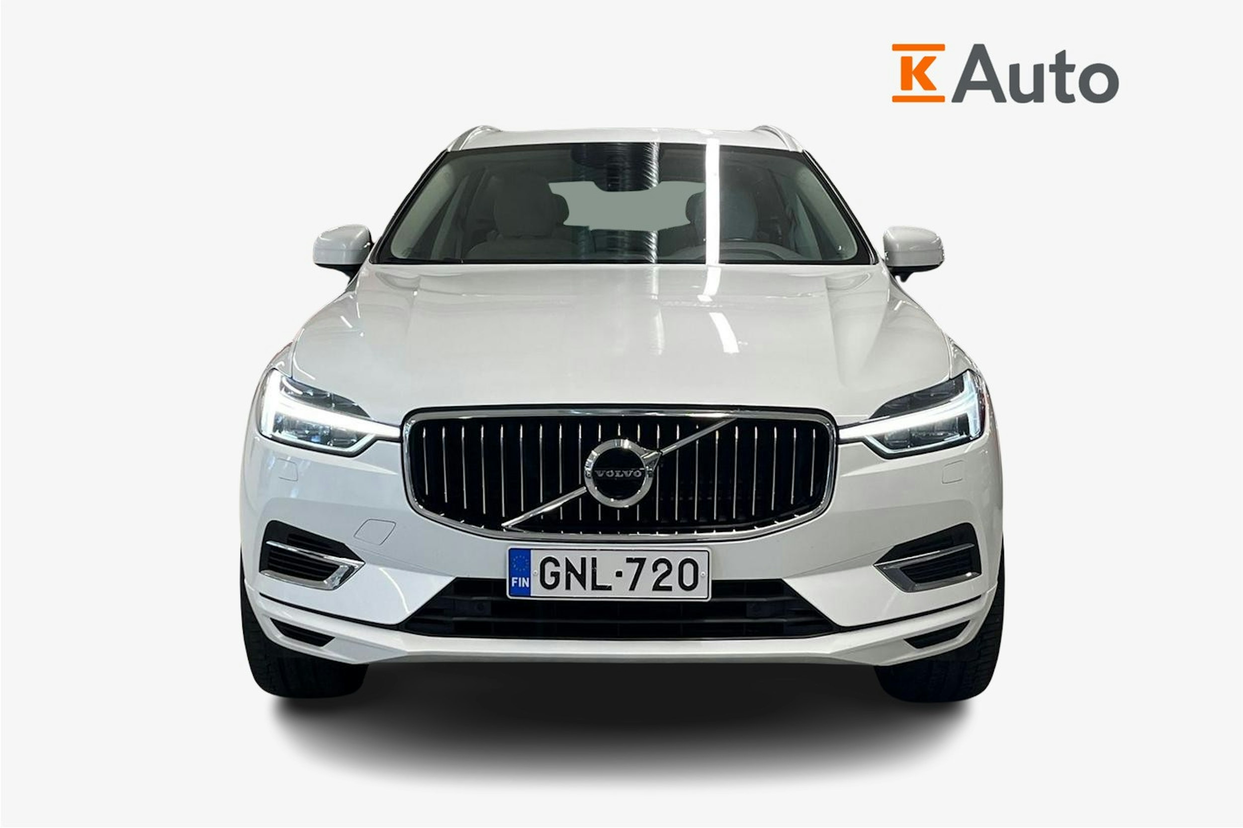 valkoinen Volvo XC60 2020 kuva 5.