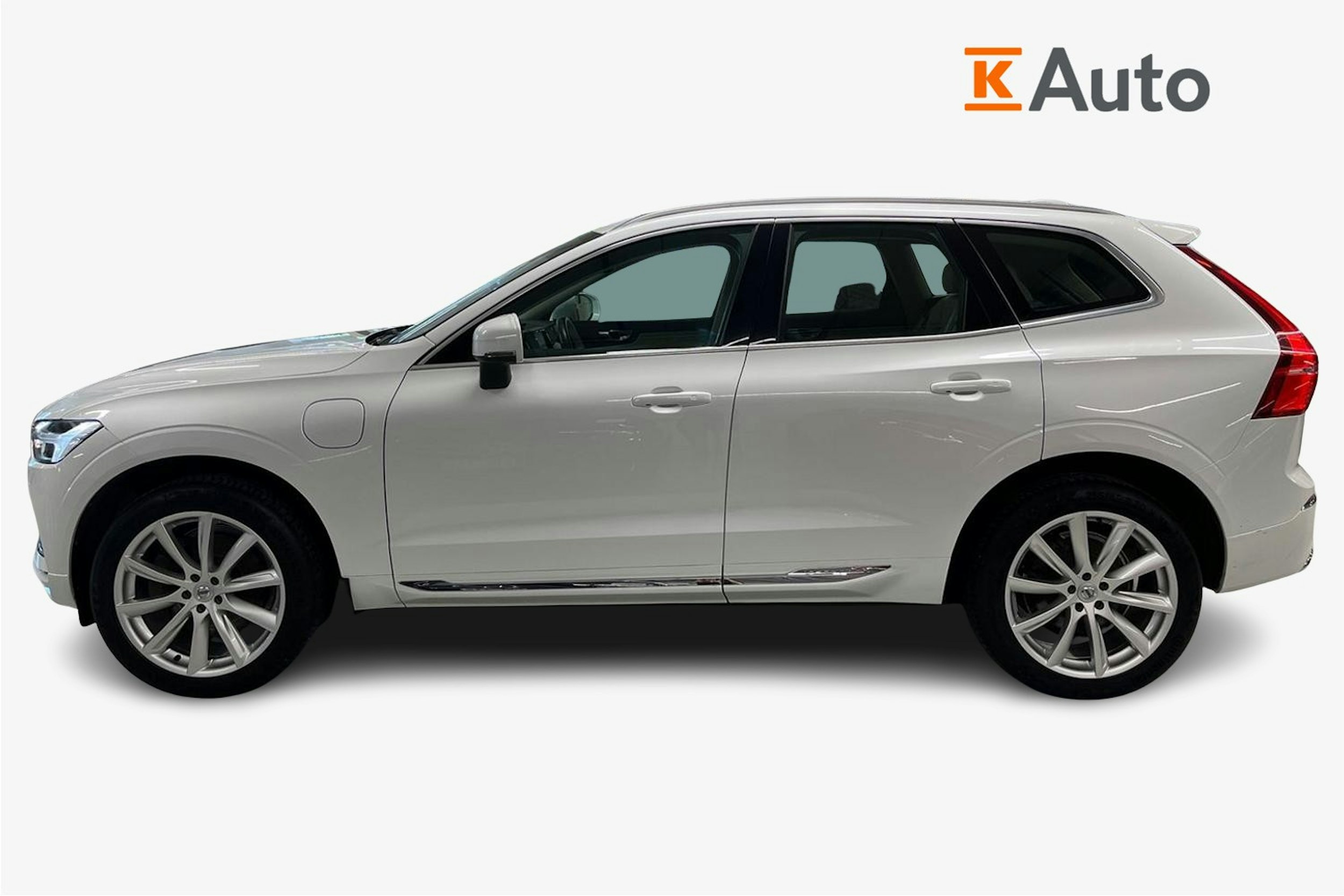 valkoinen Volvo XC60 2020 kuva 6.