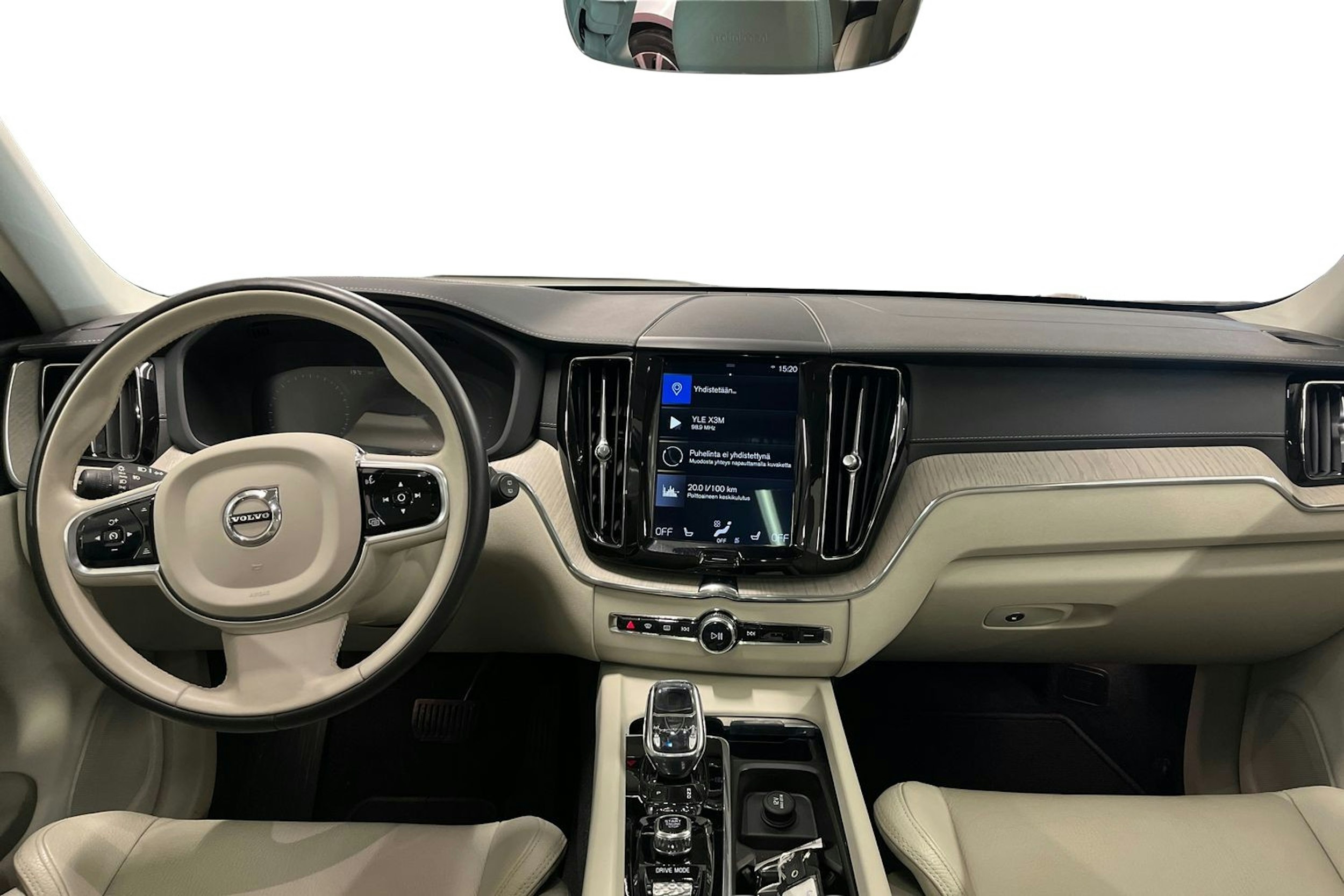 valkoinen Volvo XC60 2020 kuva 9.