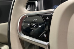 valkoinen Volvo XC60 2020 kuva 20.
