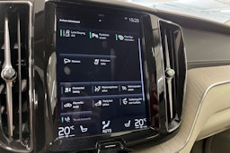 valkoinen Volvo XC60 2020 kuva 24.