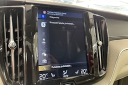 valkoinen Volvo XC60 2020 kuva 26.