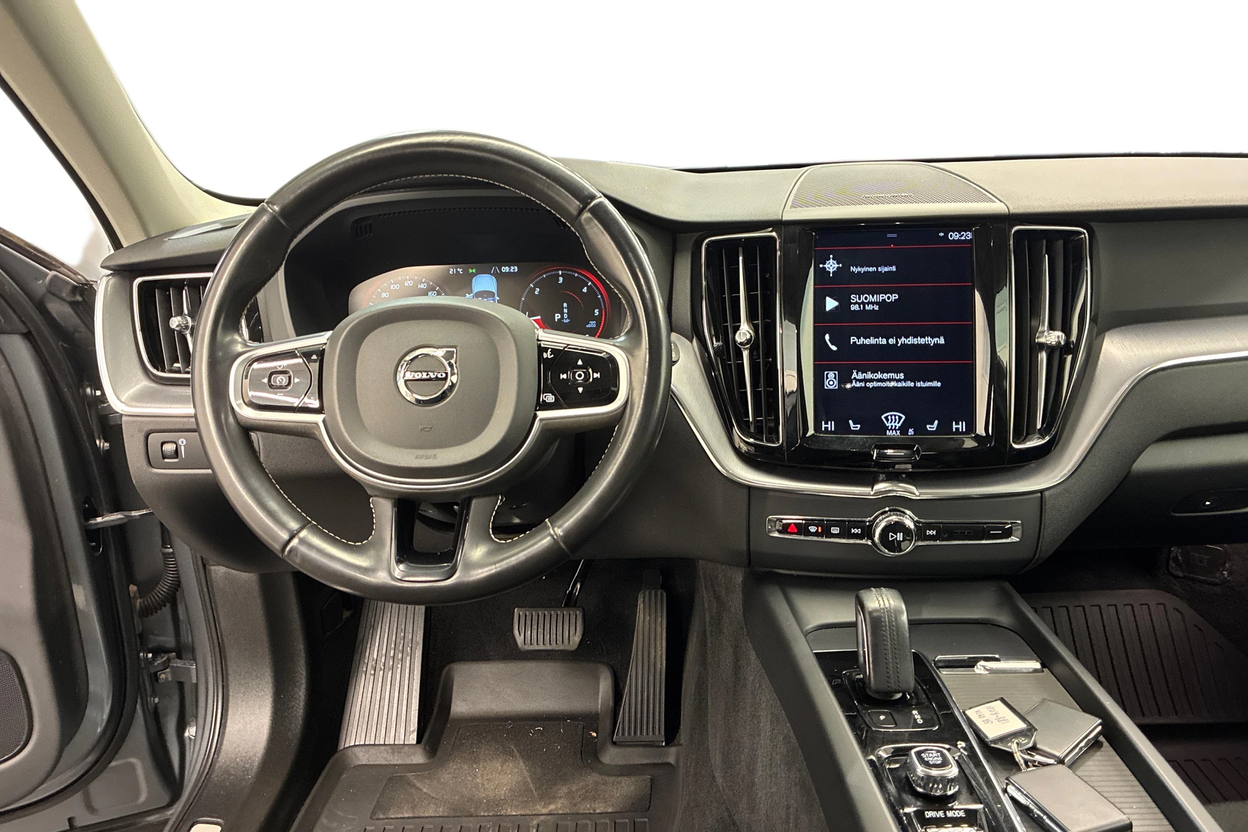 Harmaa Volvo XC60 2020 kuva 7.