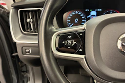 Harmaa Volvo XC60 2020 kuva 19.
