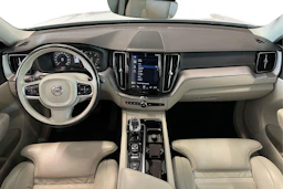 valkoinen Volvo XC60 2020 kuva 7.