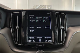 valkoinen Volvo XC60 2020 kuva 19.