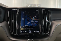 valkoinen Volvo XC60 2020 kuva 21.