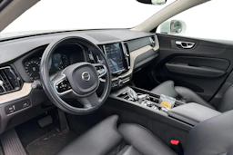 valkoinen Volvo XC60 2020 kuva 3.