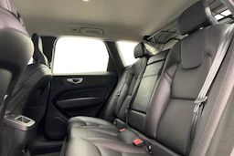 valkoinen Volvo XC60 2020 kuva 8.