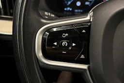 valkoinen Volvo XC60 2020 kuva 18.