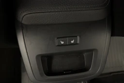 valkoinen Volvo XC60 2020 kuva 33.