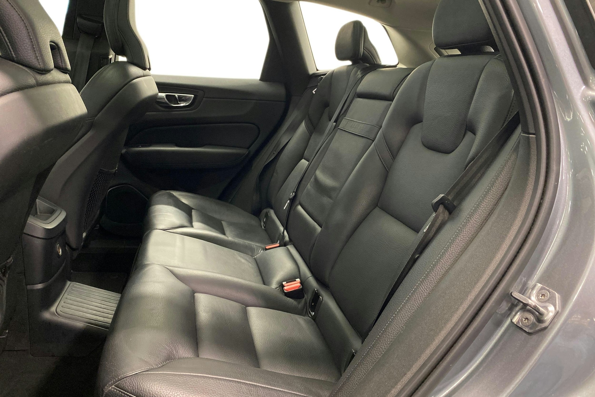 harmaa Volvo XC60 2020 kuva 10.