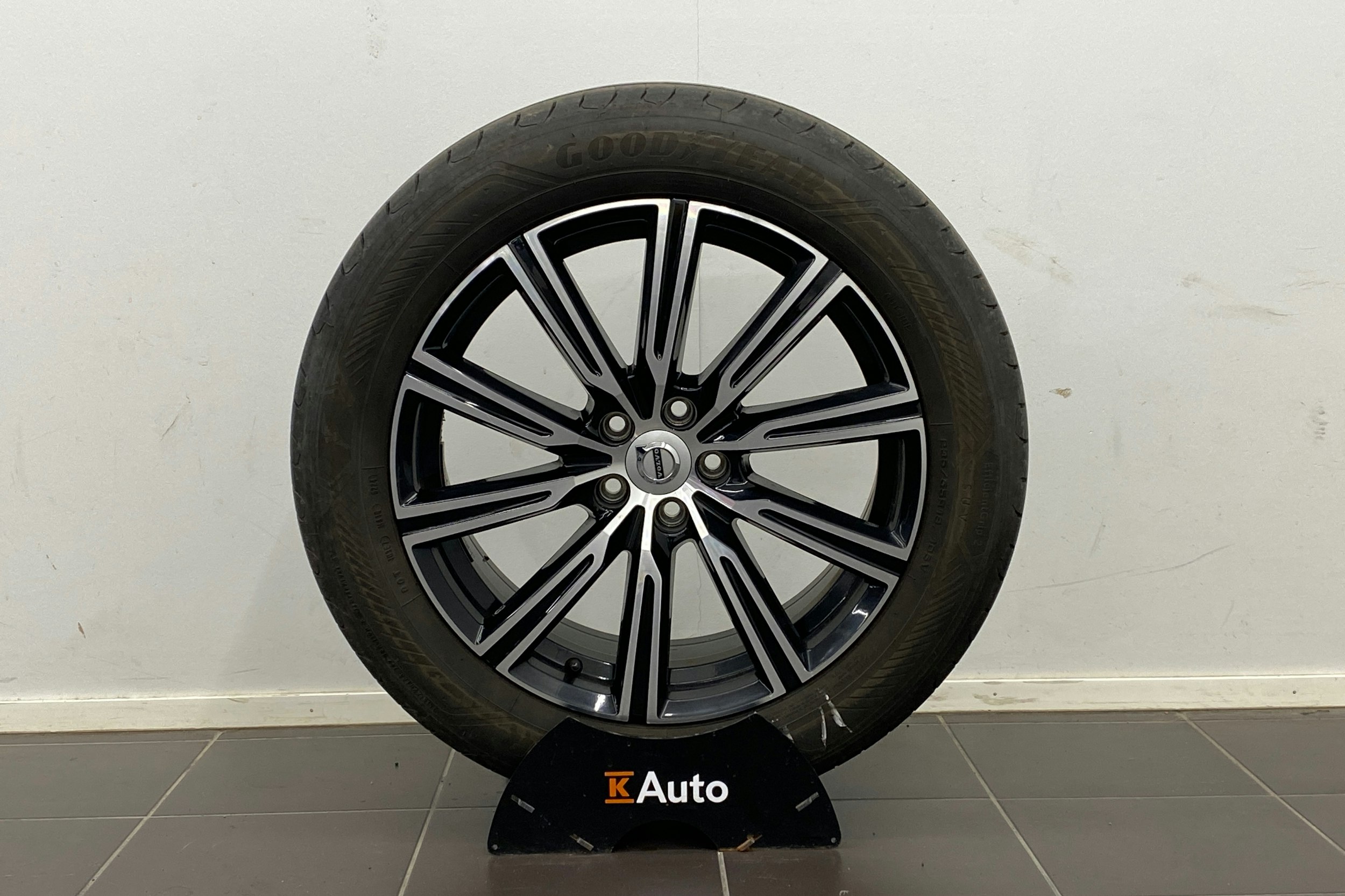 harmaa Volvo XC60 2020 kuva 13.