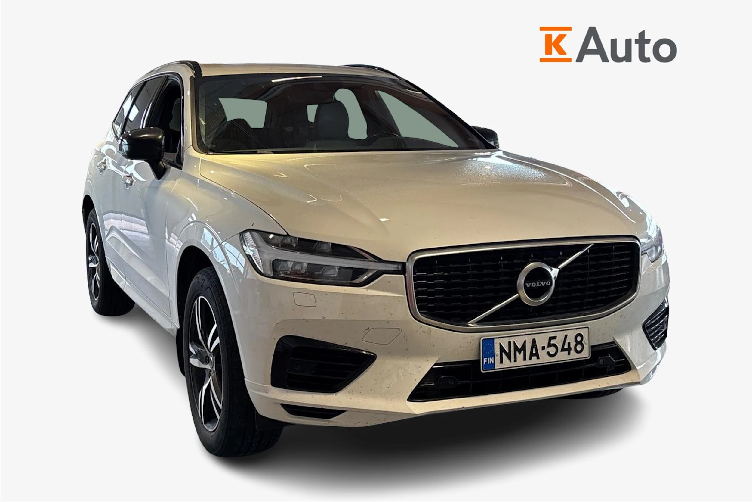 Valkoinen Volvo XC60 2020 kuva 1.