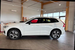 Valkoinen Volvo XC60 2020 kuva 3.