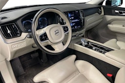 musta Volvo XC60 2020 kuva 7.