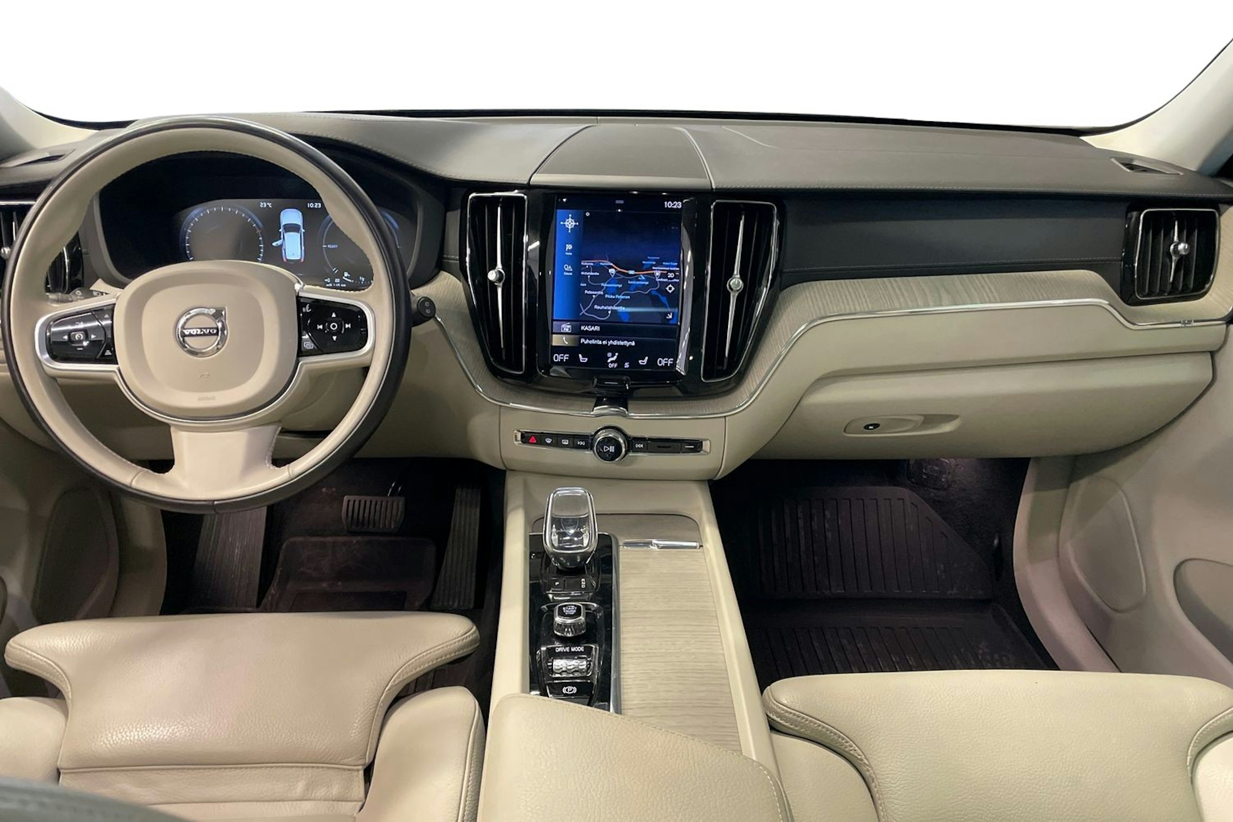 musta Volvo XC60 2020 kuva 9.