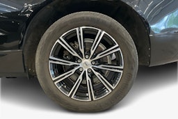 musta Volvo XC60 2020 kuva 11.
