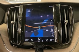 musta Volvo XC60 2020 kuva 18.