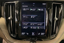 musta Volvo XC60 2020 kuva 21.