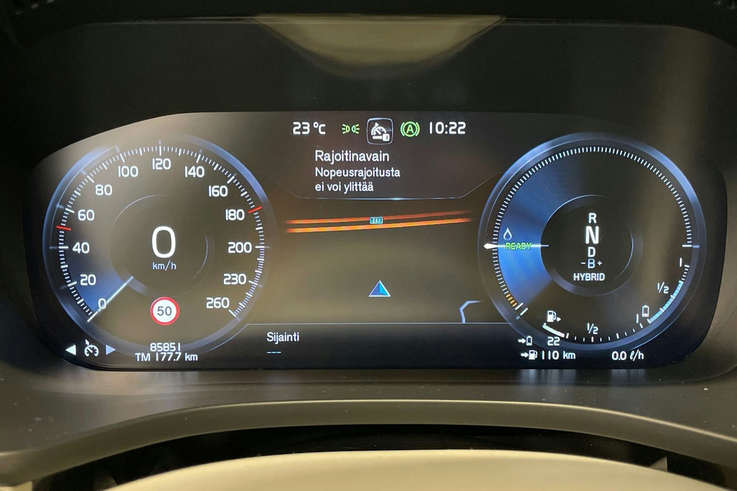 musta Volvo XC60 2020 kuva 22.