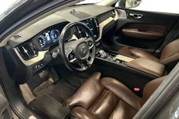 harmaa Volvo XC60 2020 kuva 3.