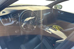 valkoinen Volvo XC60 2020 kuva 3.