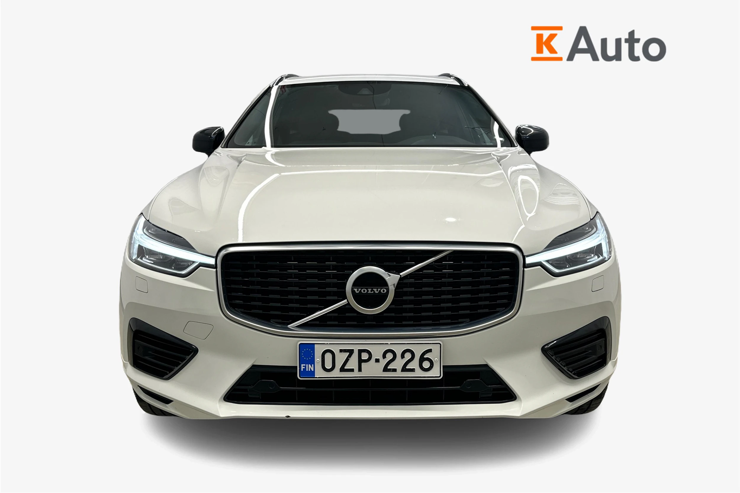 valkoinen Volvo XC60 2020 kuva 4.