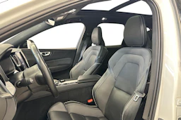 valkoinen Volvo XC60 2020 kuva 6.