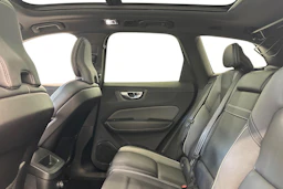 valkoinen Volvo XC60 2020 kuva 8.