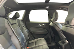 valkoinen Volvo XC60 2020 kuva 9.