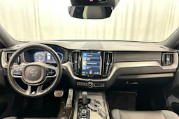 valkoinen Volvo XC60 2020 kuva 11.
