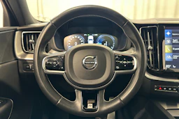 valkoinen Volvo XC60 2020 kuva 12.