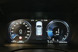 valkoinen Volvo XC60 2020 kuva 15.