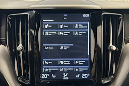 valkoinen Volvo XC60 2020 kuva 19.