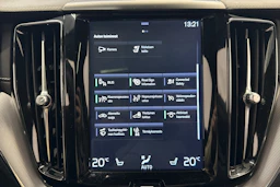 valkoinen Volvo XC60 2020 kuva 20.