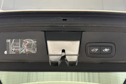 valkoinen Volvo XC60 2020 kuva 26.
