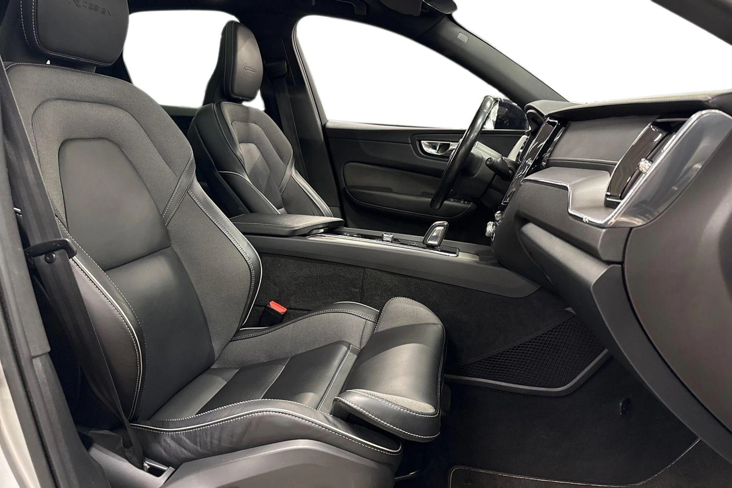 hopea Volvo XC60 2020 kuva 8.