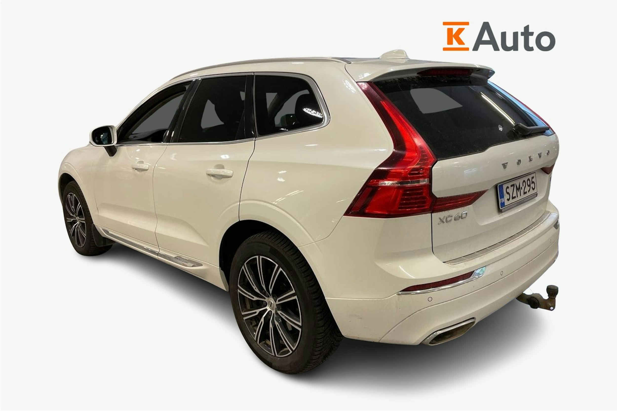valkoinen Volvo XC60 2020 kuva 2.