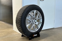 valkoinen Volvo XC60 2020 kuva 17.