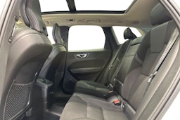valkoinen Volvo XC60 2020 kuva 7.