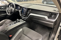 valkoinen Volvo XC60 2020 kuva 8.