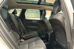 valkoinen Volvo XC60 2020 kuva 11.