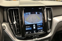 valkoinen Volvo XC60 2020 kuva 14.