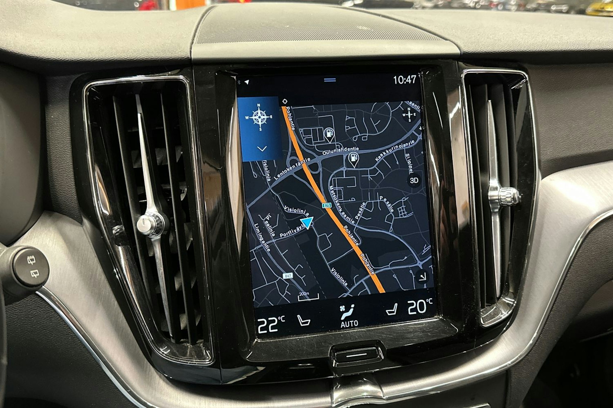 valkoinen Volvo XC60 2020 kuva 15.