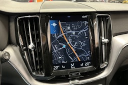 valkoinen Volvo XC60 2020 kuva 15.