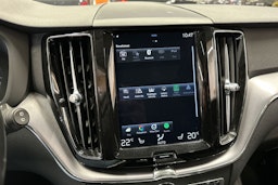 valkoinen Volvo XC60 2020 kuva 21.