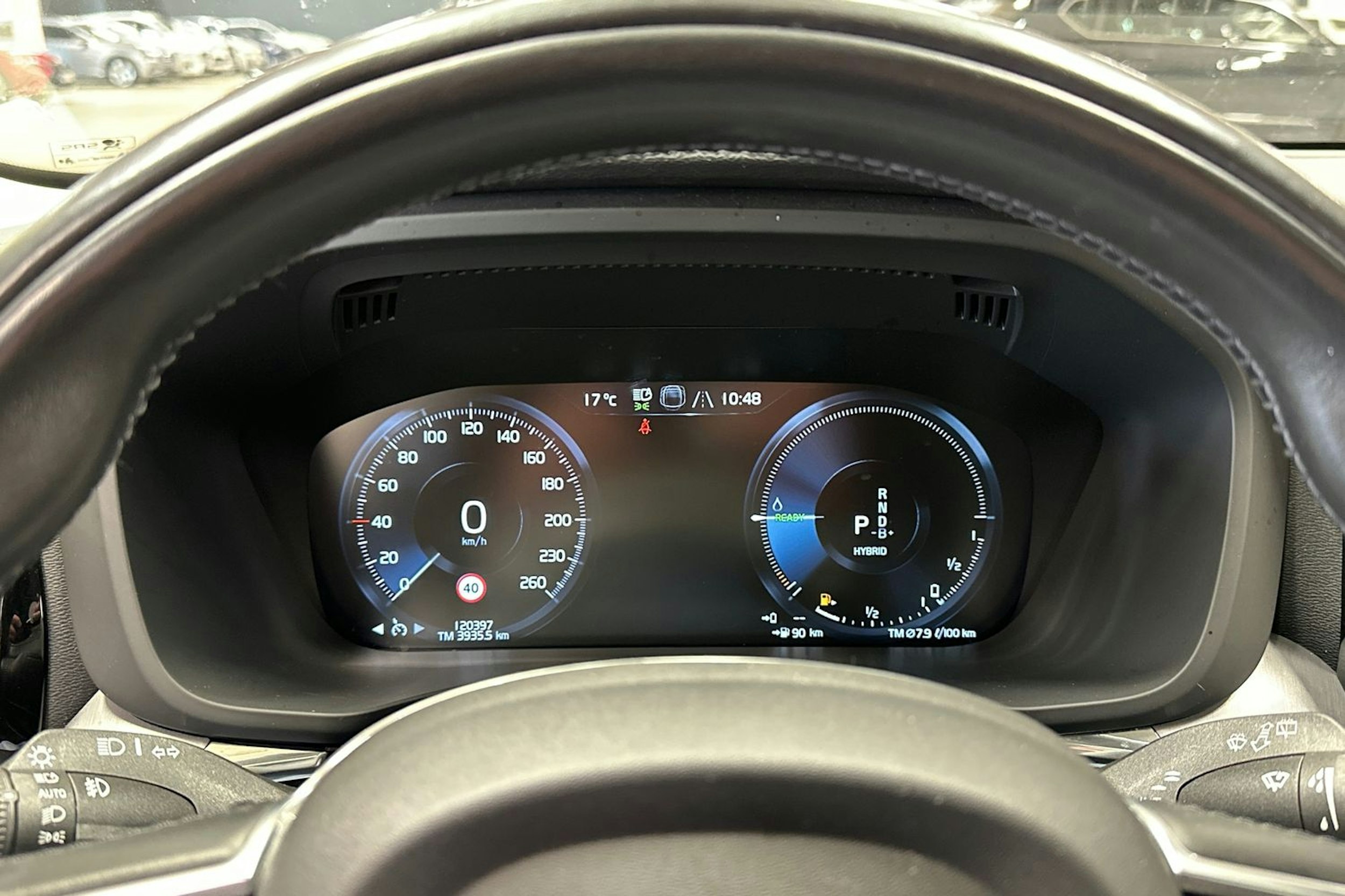 valkoinen Volvo XC60 2020 kuva 23.